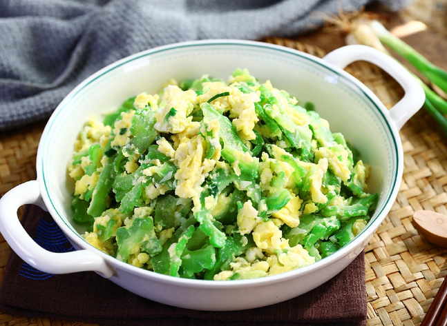 Mướp đắng xào trứng gà vừa ngon miệng vừa có tác dụng thanh nhiệt giải độc Mướp đắng xào trứng gà vừa ngon miệng vừa có tác dụng thanh nhiệt giải độc